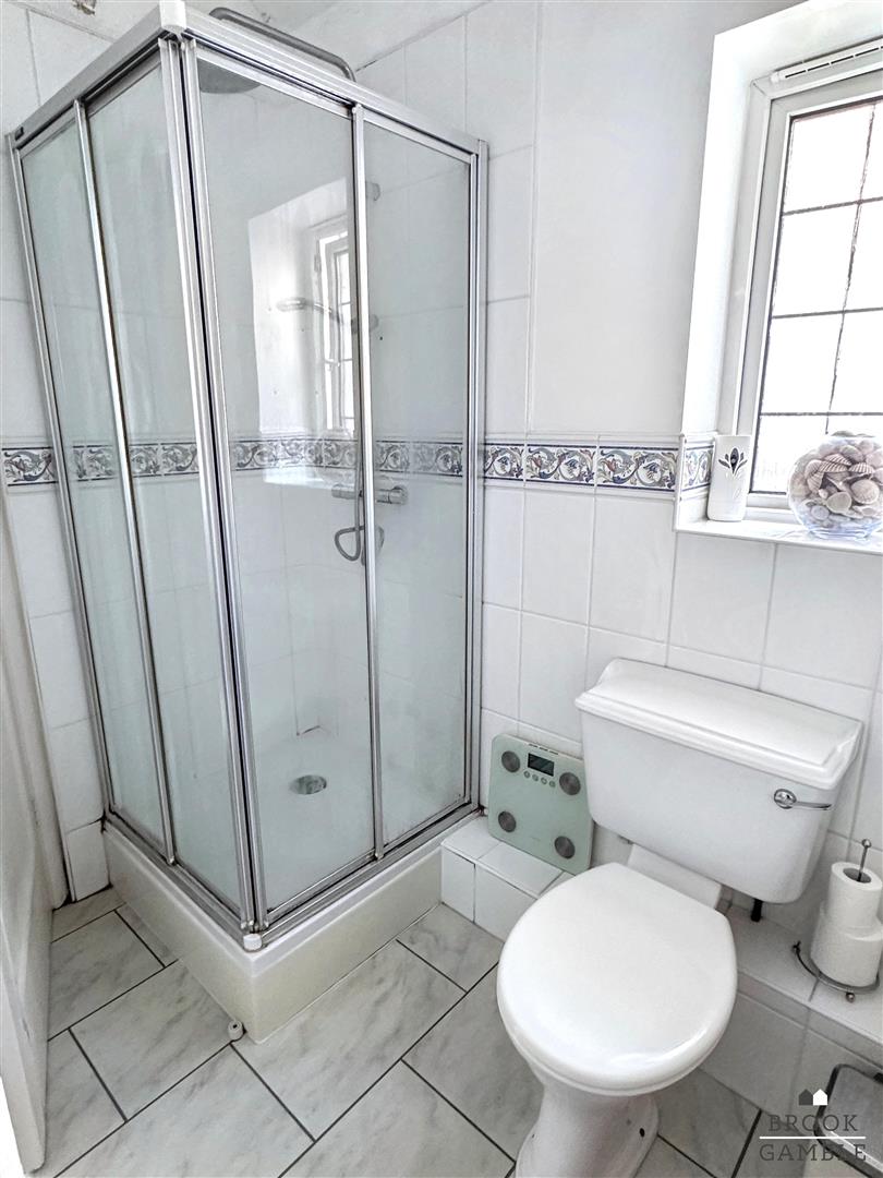 4 Bedroom House. Baldwin Avenue in Eastbourne, East Sussex 27